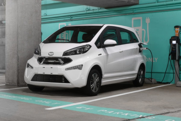 I produttori di auto elettriche cinesi tentano l’assalto in casa Tesla