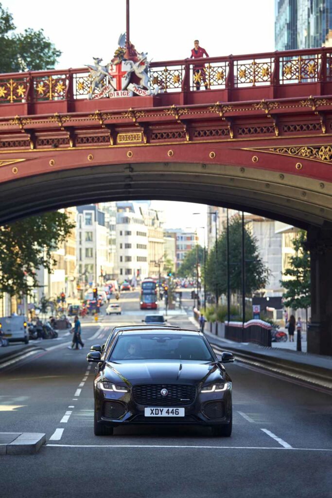 Jaguar XF per James Bond