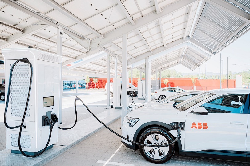 stazioni-ricarica-auto-elettriche-abb-fabbrica