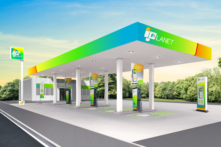 pompe-benzina-ip-stazioni-ricarica-auto-elettriche