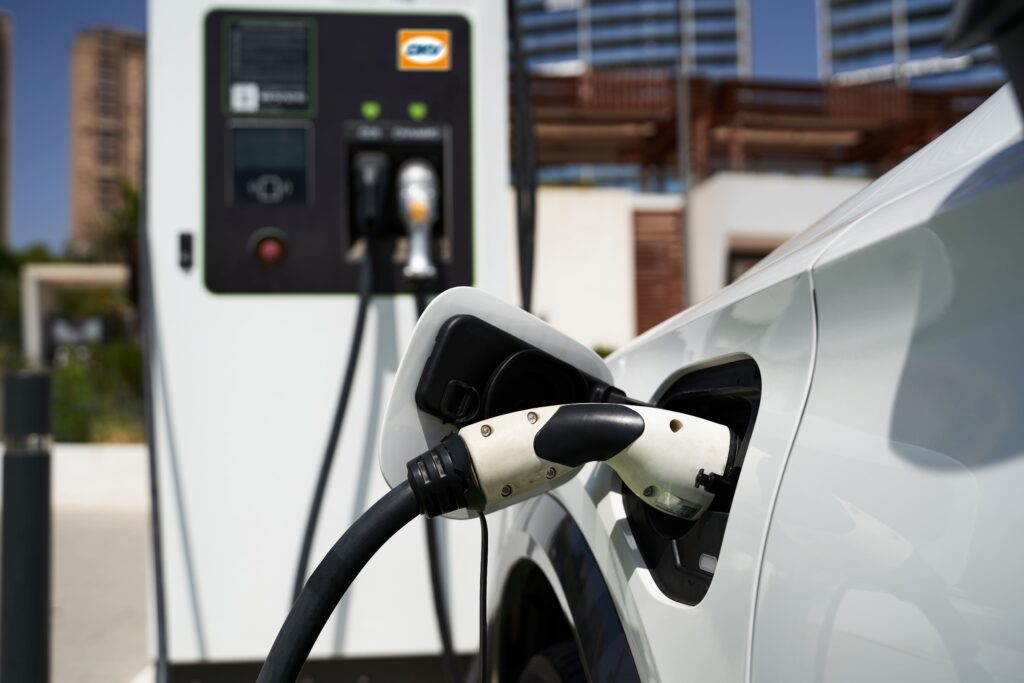 DKV-Mobility-supera-il-milione-di-punti-di-ricarica-per-veicoli-elettrici